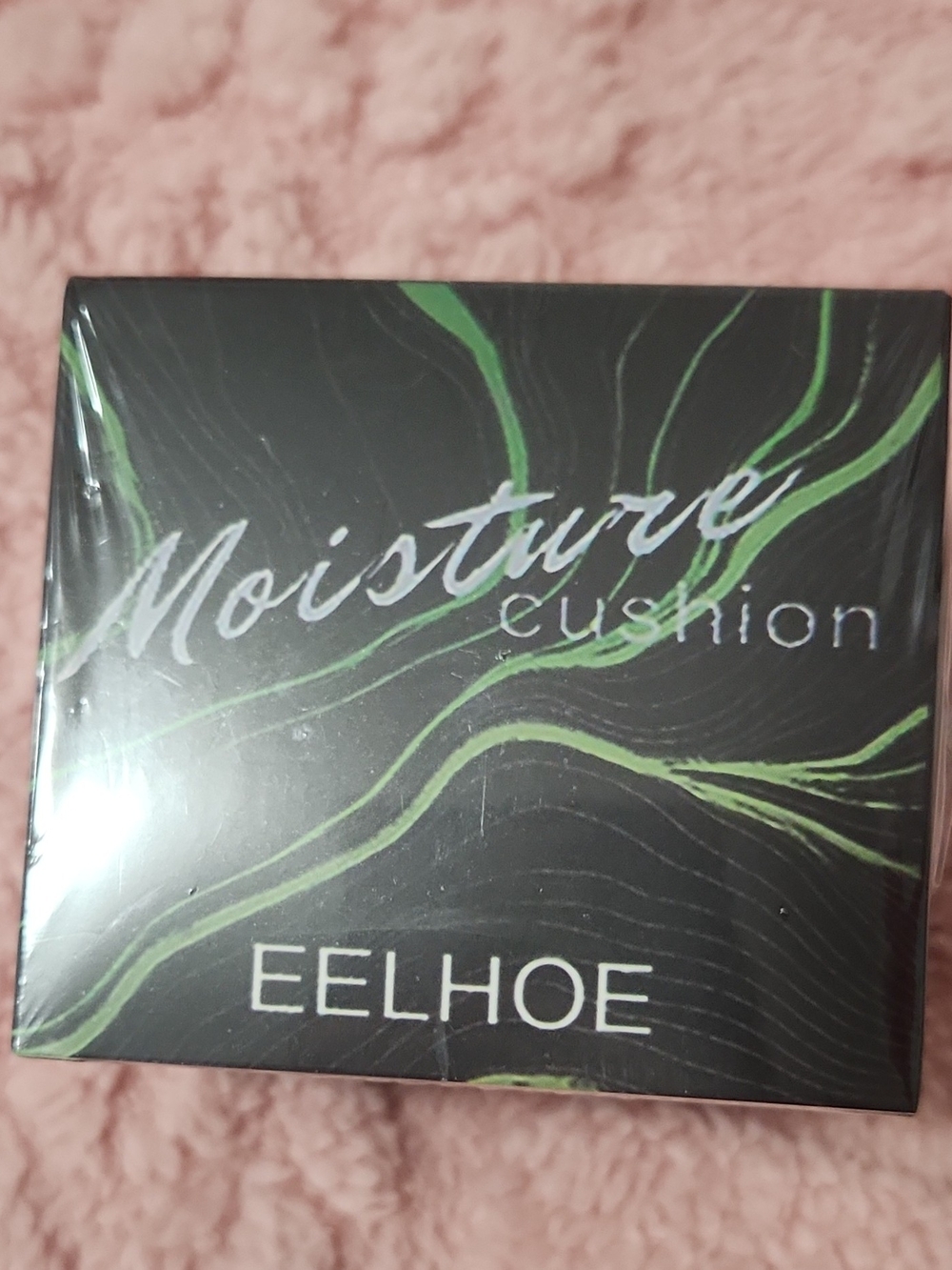 EELHOE Moisture Cushion Concealer - Black with Green Accents